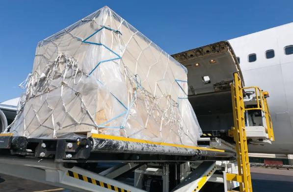 英國貨代在推動國際貿易和提升物流效率方面的作用有哪些？