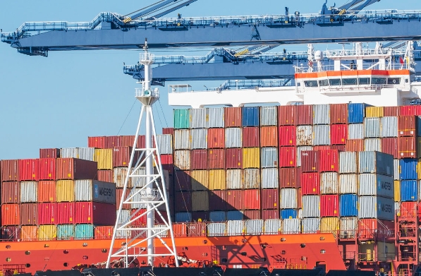 國際貨運代理公司是現(xiàn)代國際貿(mào)易中不可或缺的重要服務機構