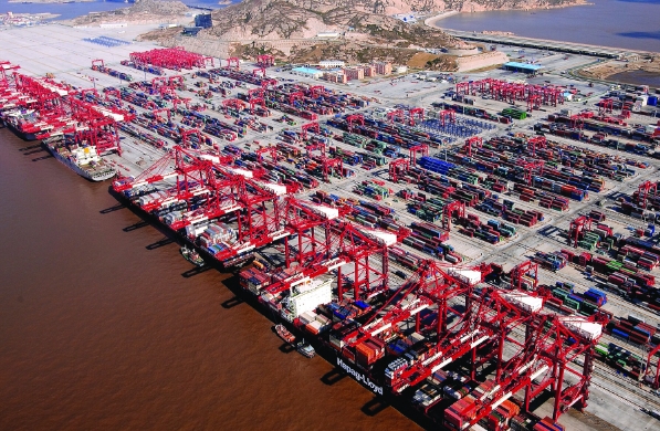 國(guó)際物流公司為跨國(guó)企業(yè)提供了跨境運(yùn)輸、物流管理等服務(wù)