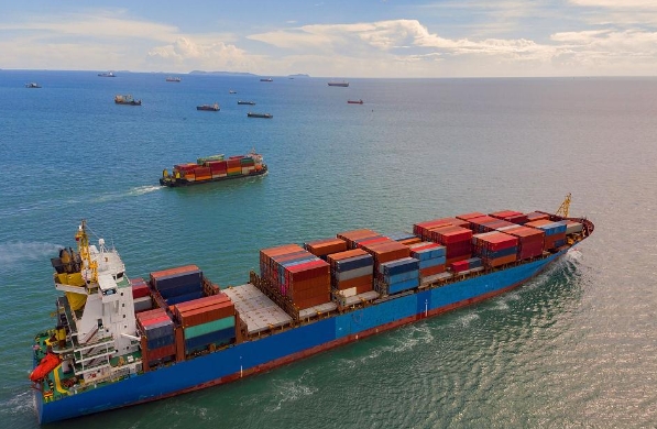 隨著全球化的深入發(fā)展，國(guó)際物流公司也面臨著越來越多的挑戰(zhàn)和機(jī)遇