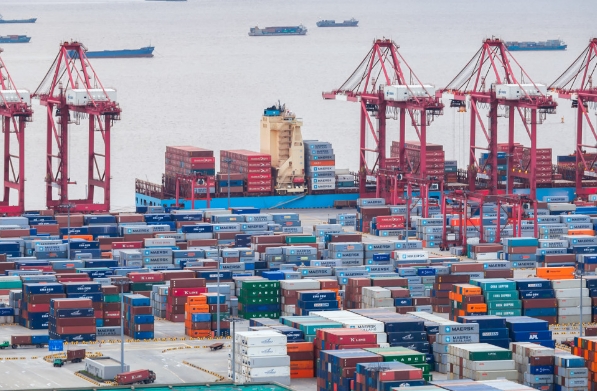 貨代公司為客戶提供專業(yè)的物流服務(wù)，更在無形中推動(dòng)世界經(jīng)濟(jì)發(fā)展