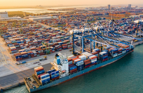 阿聯(lián)酋海運是新時代的絲路航運先鋒，在全球范圍內樹立了嶄新的形象
