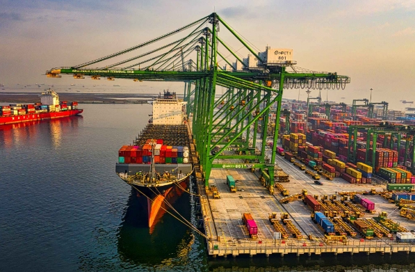 國際物流以其獨特的魅力與復雜性，編織著一張連接世界的網(wǎng)絡