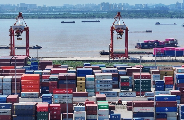 上海貨代的獨(dú)特優(yōu)勢、發(fā)展趨勢及其在全球貿(mào)易中的重要作用是什么？